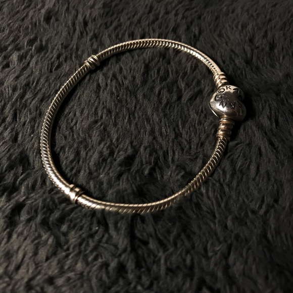 Pandora Moments Heart Clasp Snake Chain Bracelet. - Picture 4 of 7
